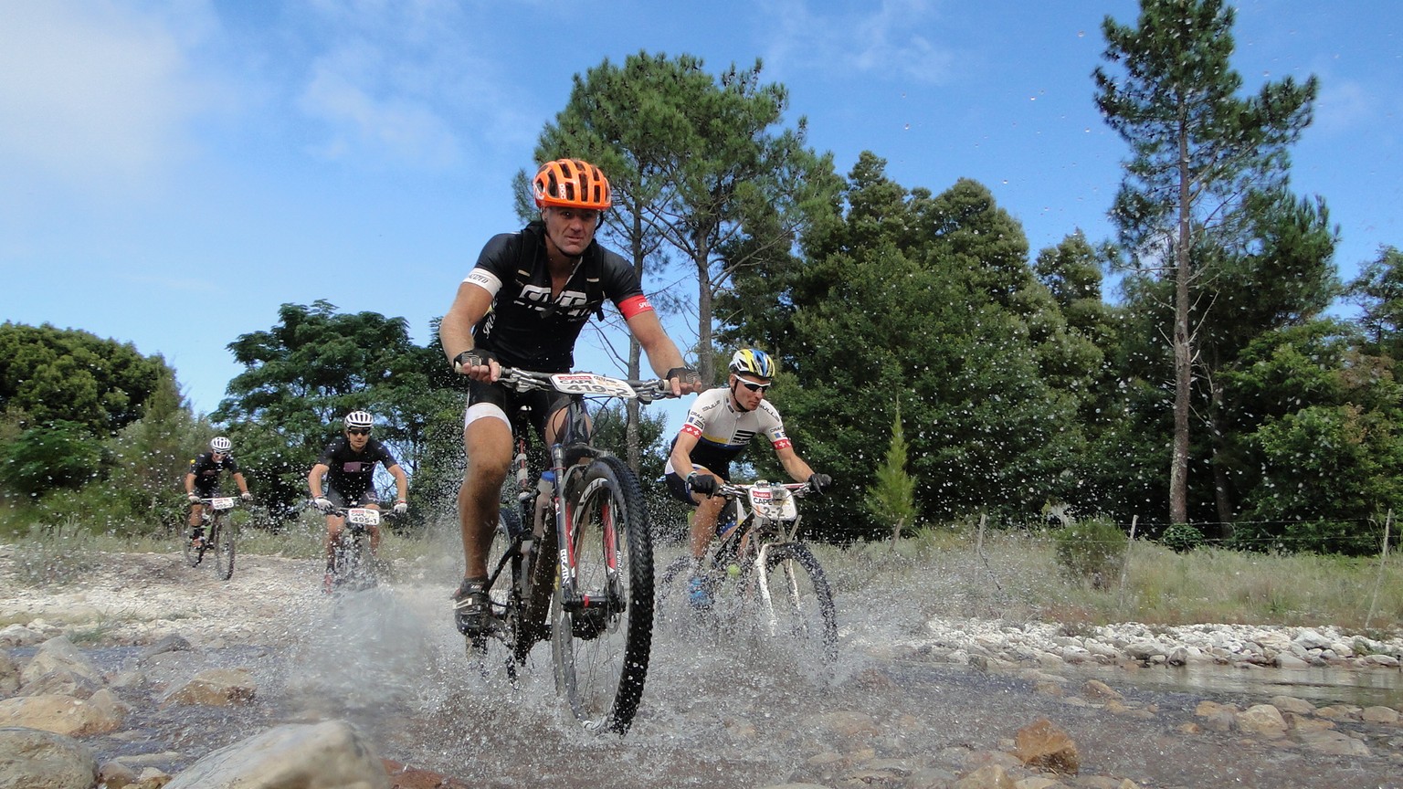 Die Ziele sind am Cape Epic für Profis wie Urs Huber (r.) oder die zahlreichen Amateure unterschiedlich, die Leiden gleich.