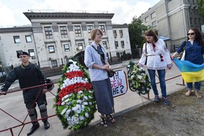 Putin-Gegnerinnen in Kiev: «Putin, will you kill me to?», «Putin, wirst du mich auch töten?», steht auf dem Schild.&nbsp;