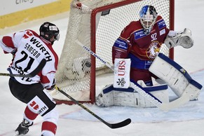 Janick Schwendener erhält bei Kloten eine neue Chance.