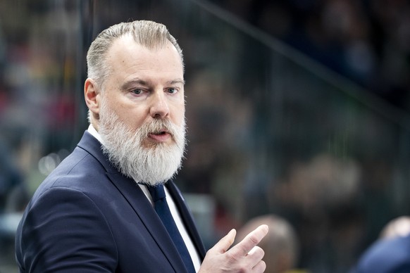 Zuerichs Trainer Rikard Groenborg im Eishockeyspiel der National League zwischen den ZSC Lions und dem SC Bern am Samstag, 3. Dezember 2022, in der Swiss Life Arena in Zuerich. (KEYSTONE/Alexandra Wey ...