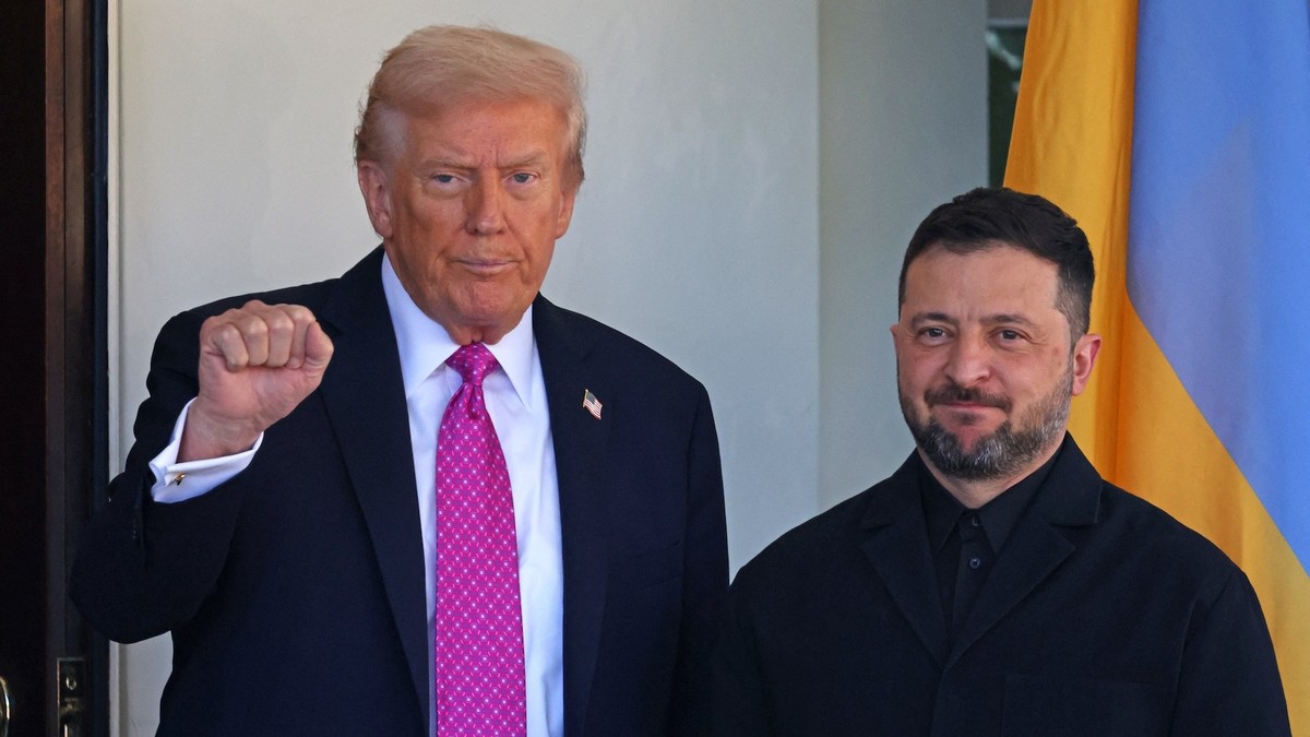 US President Donald Trump gestures as he greets Ukrainian President Volodymyr Zelensky as he arrives for a meeting at the White House in Washington, DC, on October 17, 2025. (Photo by TOM BRENNER / AF ...
