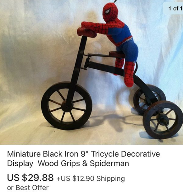 Schwarzes Miniatur-Tricyle aus Eisen mit Holzgriffen &amp; Spiderman, dekorativer Gegenstand.