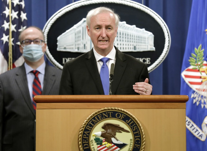 epa08762360 US Deputy Attorney General Jeffrey Rosen holds a news conference to announce the results of the global resolution of criminal and civil investigations with an opioid manufacturer at the Ju ...