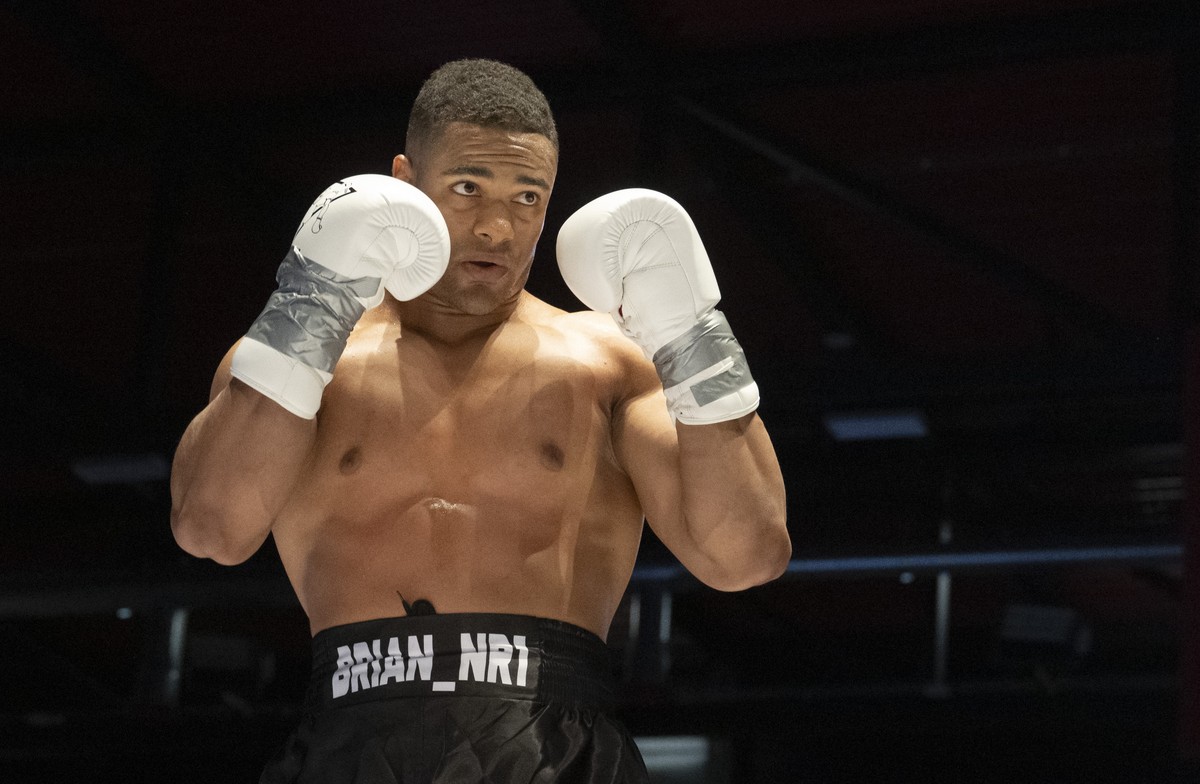 Der Schweizer Boxer Brian Keller im Kampf gegen Claude Wilfried aus Kongo waehrend einem Boxkampf anlaesslich der ICF Fight-Night in der AXA Arena in Winterthur am Samstag, 26. April 2025. (KEYSTONE/U ...