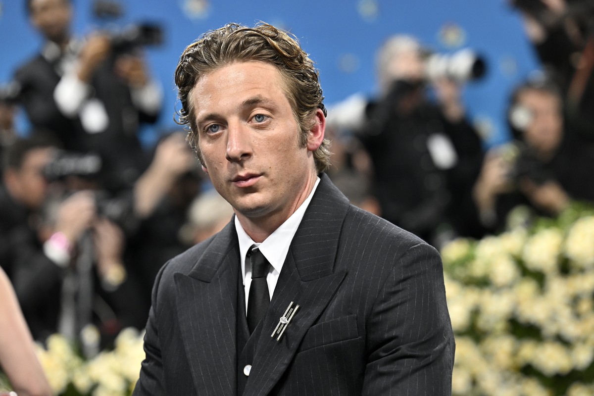Jeremy Allen White attends The Metropolitan Museum of Art's Costume Institute benefit gala celebrating the opening of the "Superfine: Tailoring Black Style" exhibition on Monday, May 5, ...