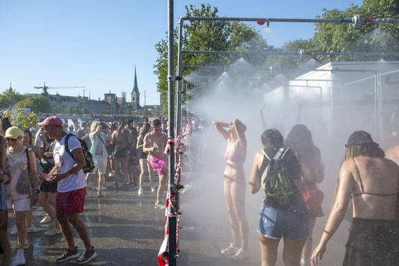 Participants of the 31st Street Parade cool off at a shower at the lake basin in Zurich, Switzerland, Saturday, August 10, 2024. The annual dance music event Street Parade runs this year under the cla ...