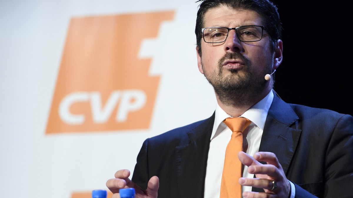 Yannick Buttet, Vice-President du PDC Suisse s'exprime, lors du congres estival du PDC suisse, ce samedi 26 aout 2017 a Palexpo Geneve. (KEYSTONE/Martial Trezzini)