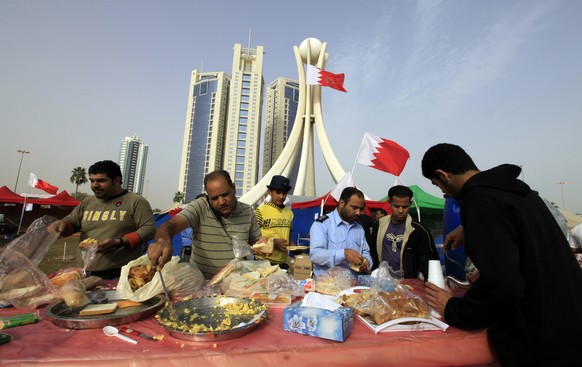 Damals:&nbsp;Schiitische Demonstranten campieren auf dem Perlenplatz in der Hauptstadt Manama.