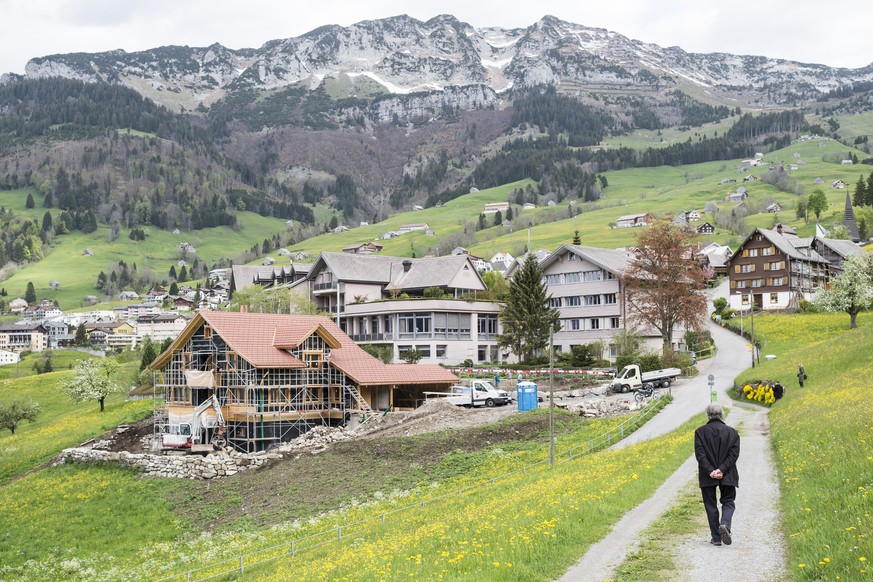 ARCHIV - ZU DEN REAKTIONEN AUF DIE GEPLANTE VERSCHAERFUNG DER LEX KOLLER STELLEN WIR IHNEN DIESES ARCHIVBILD ZUR VERFUEGUNG - Blick auf das Kur- und Ferienhaus Bergruh, aufgenommen am Dienstag, 5. Mai ...