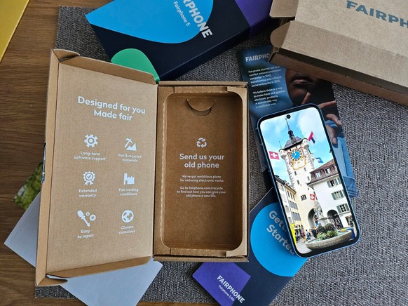 Recycling und Kreislaufwirtschaft: Ein nicht mehr gebrauchtes Fairphone kann im Original-Karton zur Aufbereitung oder zum Recycling an Fairphone retourniert werden.