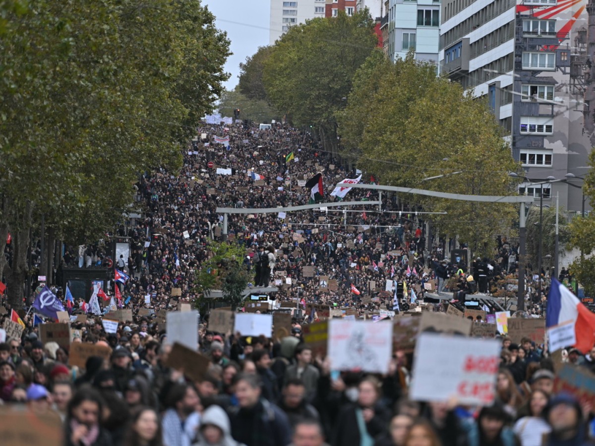 Des milliers de Français et Françaises sont à nouveau descendus dans les rues samedi, comme ici à Paris.