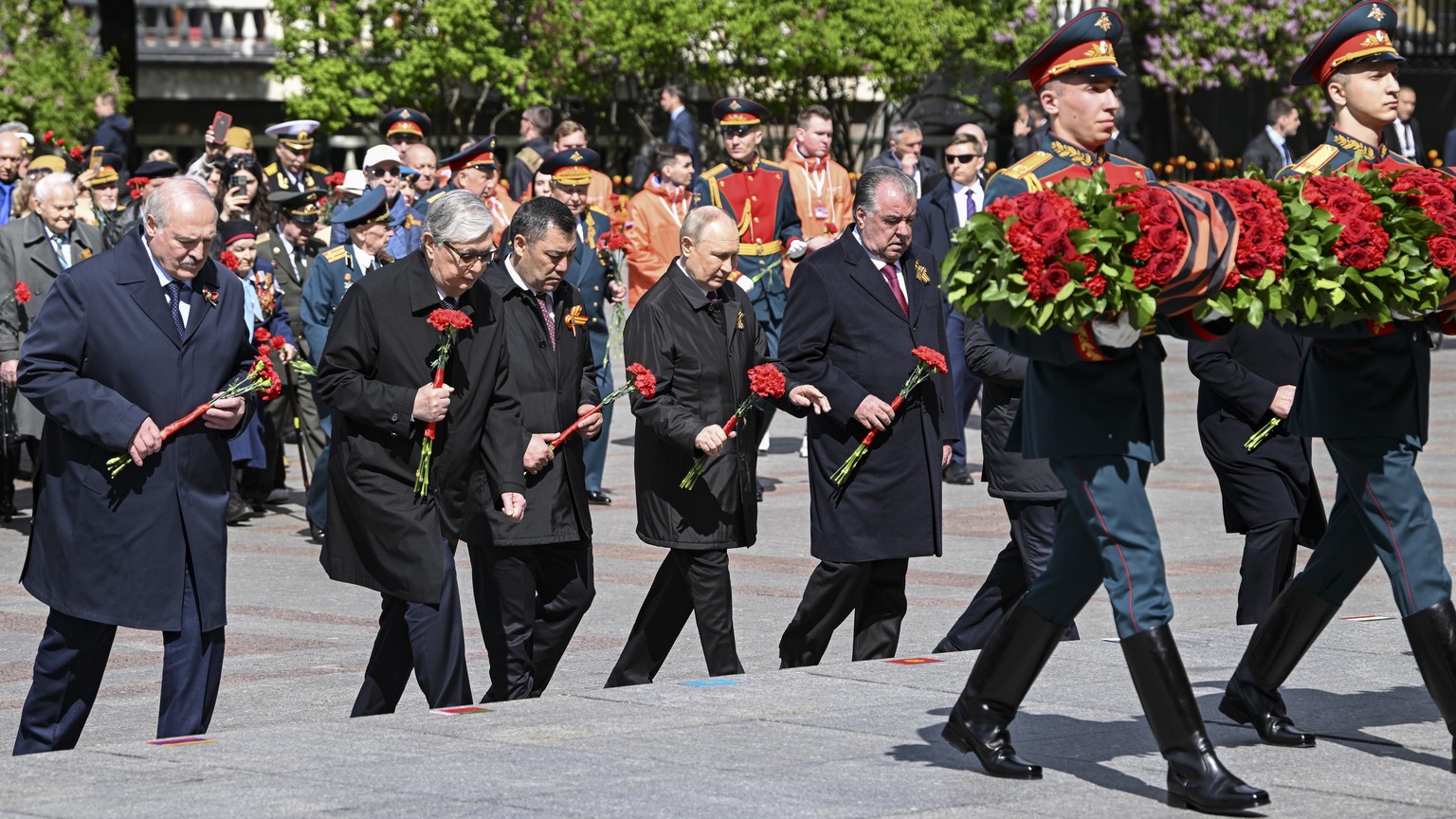 epa10617093 (LR) Belarusian President Alexander Lukashenko, President of Kazakhstan Kassym-Jomart Tokayev, Kyrgyz President Sadyr Japarov, Russian President Vladimir Putin and Tajik President Emo...