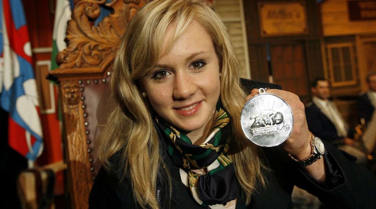 Die Luzerner Turnerin Ariella Kaeslin gewann an der Kunstturnweltmeisterschaften in London, Grossbritannien die Silbermedaille im Pferdsprung und wird nun in ihrer Wohngemeinde herzlichst empfangen, a ...
