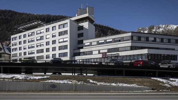 Das Spital Oberengadin, aufgenommen am Mittwoch, 5. Maerz 2025, in Samedan. (KEYSTONE/Gian Ehrenzeller)