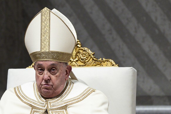 epa11869051 Pope Francis presides over the Vespers for the Feast of the Presentation of the Lord in Saint Peter&#039;s Basilica in Vatican City, 01 February 2025. EPA/ANGELO CARCONI