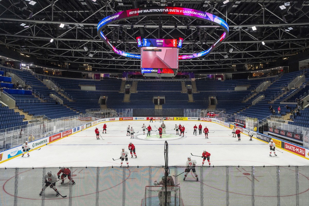 epa07558635 Players of Switzerland attend their team's training session for the IIHF 2019 World Ice Hockey Championships at the Ondrej Nepela Arena in Bratislava, Slovakia, 09 May 2019. The IIHF  ...