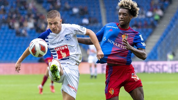 Luzerns Nikola Cumic links, im Kampf um den Ball gegen Basels Andy Pelmard, rechts, im Fussball Meisterschaftsspiel der Super League zwischen dem FC Basel 1893 und dem FC Luzern im Stadion St. Jakob-P ...