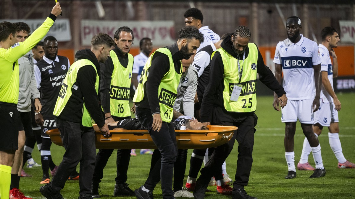 VAR: Steffen muss mit der Bahre vom Feld – und sieht dort liegend Rot