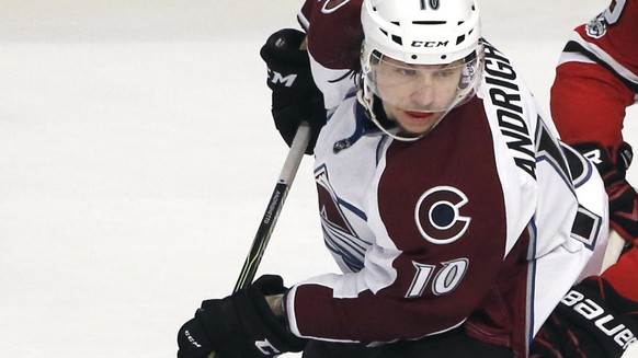 Colorado Avalanche right wing Sven Andrighetto, left, controls the puck against Chicago Blackhawks center Jonathan Toews during the first period of an NHL hockey game Sunday, March 19, 2017, in Chicag ...