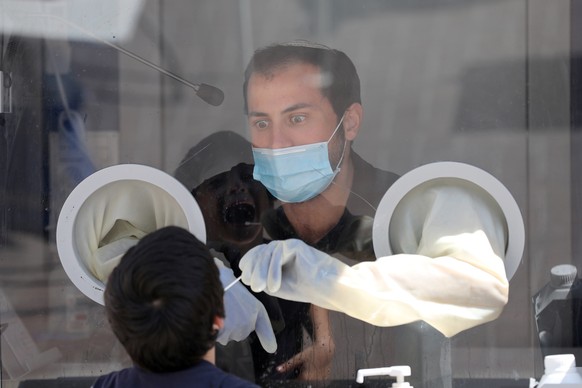 epaselect epa08665935 Medical team of Maccabi Health Services takes swab samples at a test station in Modi&#039;in near Jerusalem, Israel, 13 September 2020. The rate of morbidity and spread of the co ...