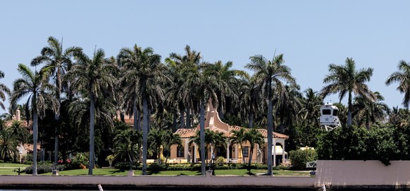 epa12100228 A plane pulling a banner that reads &#039;Welcome to Qatar-a-Lago&#039; flies near the US President Donald Trump?s Mar-a-Lago club in West Palm Beach, Florida, USA, 14 May 2025. According  ...