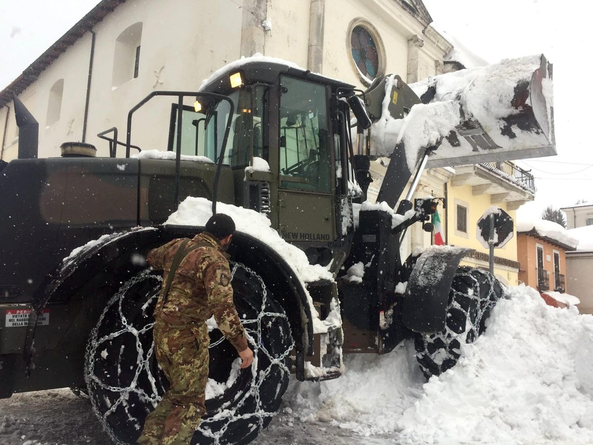 epa05727715 A snowplow at work along the main road covered with snow in Montereale, in Abruzzo region, central Italy, near the epicenter of new earthquakes earlier in the day, in L'Aquila, Italy, ...