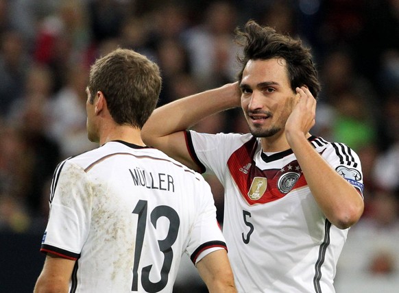 GER, Länderspiel, EM-Qualifikation, Deutschland vs Irland 14.10.14, Gelsenkirchen, Veltins-Arena, GER, Länderspiel, EM-Qualifikation, UEFA EURO 2016, Deutschland vs Irland im Bild Thomas Müller und Ma ...