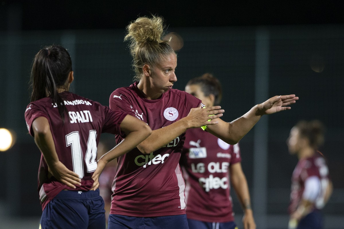 Servette's Caroline Abbe, right, talks to her teammate Servette's Nathalia Spaelti, left, during the Women