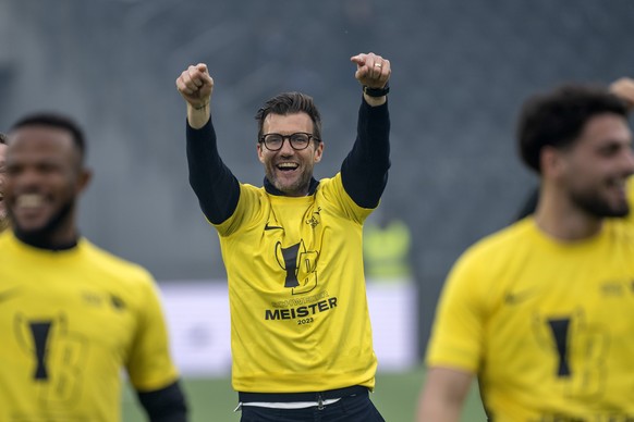 YBs Trainer Raphael Wicky freut sich ueber den fruehzeitig errungenen Meistertitel nach dem Sieg im Fussball Meisterschaftsspiel der Super League zwischen dem BSC Young Boys und dem FC Luzern im Stadi ...