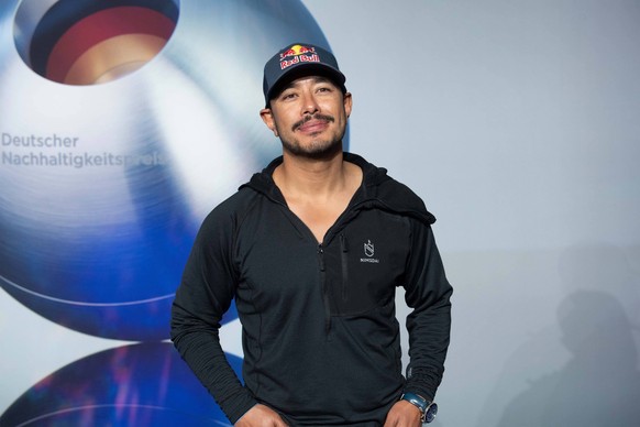 Nirmal PURJA, Bergsteiger, Roter Teppich, Red Carpet Show, Ankunft, arrival, Verleihung Deutscher Nachhaltigkeitspreis in Duesseldorf am 24.11.2023. *** Nirmal PURJA, Mountaineer, Red Carpet, Red Carp ...
