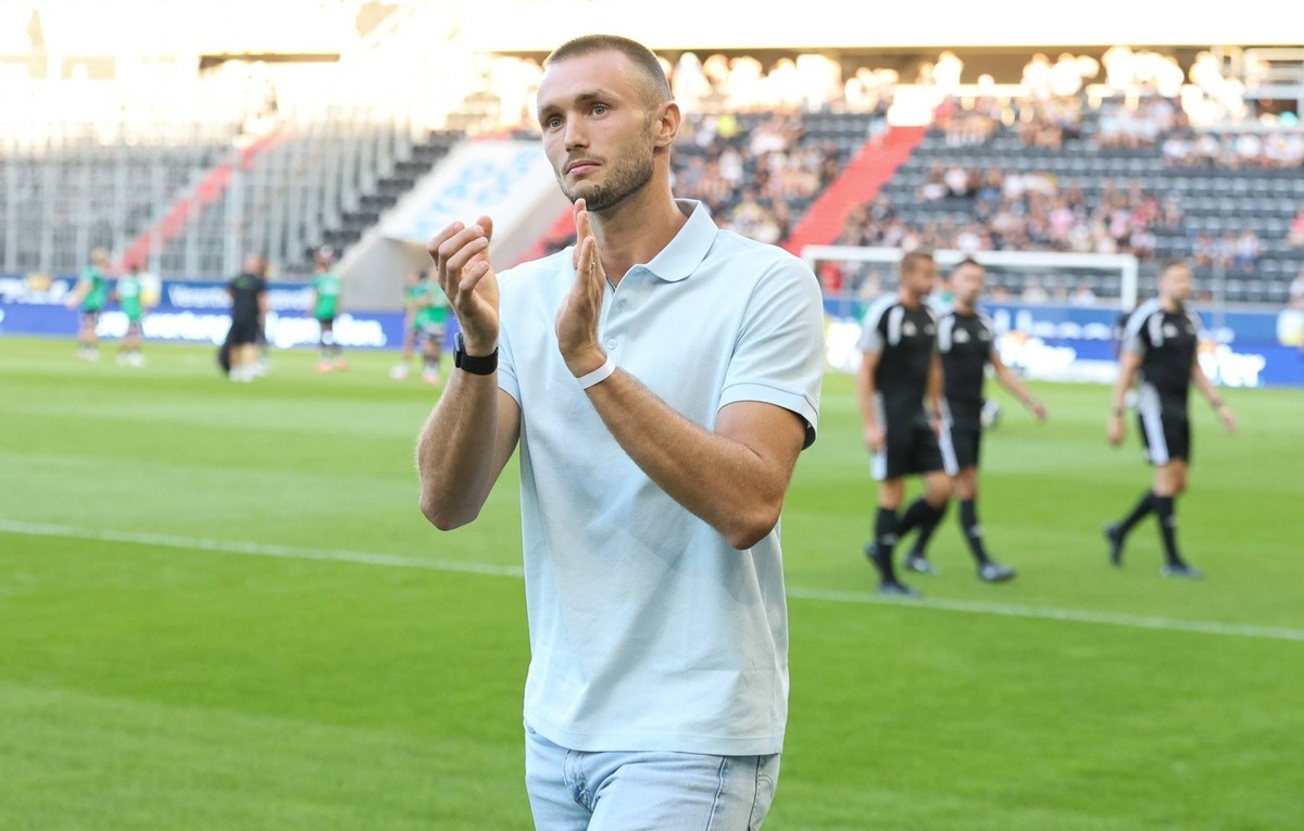 Fussball: �sterreich: ADMIRAL Bundesliga 2026/2027 - 3. Spieltag, 14.08.2026 - Linzer ASK LASK vs. SV Oberbank Ried - Raiffeisen Arena Linz, �sterreich im Bild Verabschiedung, Sasa Kalajdzic, LASK, vo ...