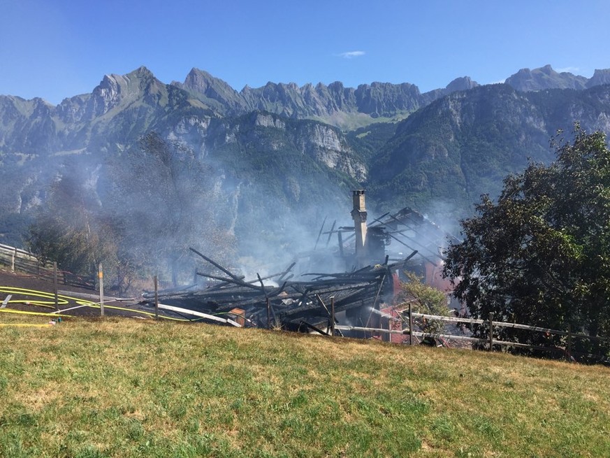 Nach dem Feuer blieb nicht mehr viel vom Haus übrig