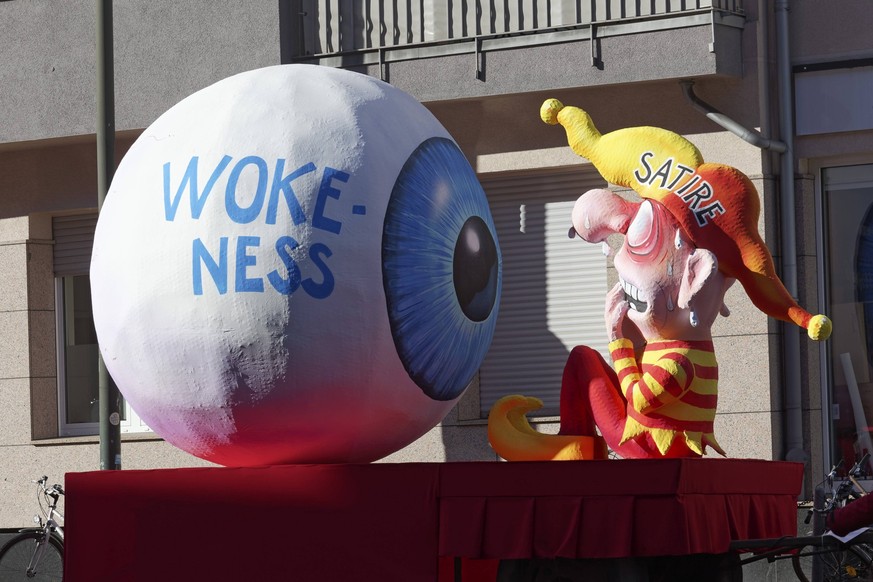 Wokeness-Auge schaut auf personifizierte Satire, Figur hat Angst vor Verboten, Mottowagen von Jacques Tilly, Rosenmontagszug 2025, D�sseldorf, Rheinland, Nordrhein-Westfalen, Deutschland, Europa Woken ...