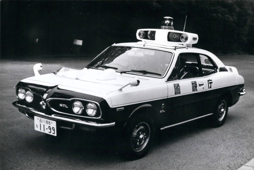 1969 Honda 1300 used by the Tokyo Metropolitan Police Department (TMPD) in 1969 - New Tokyo Police Car A new type patrol car for Tokyo Police is fitted with a roof-top box containing a siren, loud spe ...