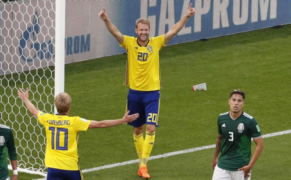 epa06844611 Ola Toivonen of Sweden celebrates the 0-3 goal during the FIFA World Cup 2018 group F preliminary round soccer match between Mexico and Sweden in Ekaterinburg, Russia, 27 June 2018.

(RE ...