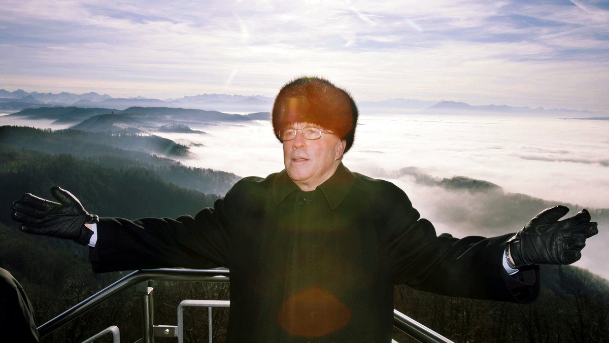 ZUM 75. GEBURTSTAG VON CHRISTOPH BLOCHER AM SONNTAG, 11. OKTOBER 2015, STELLEN WIR IHNEN FOLGENDES MATERIAL ZUR VERFUEGUNG - Bundesrat Christoph Blocher posiert am Donnerstag, 28. Dezember 2006 fuer d ...