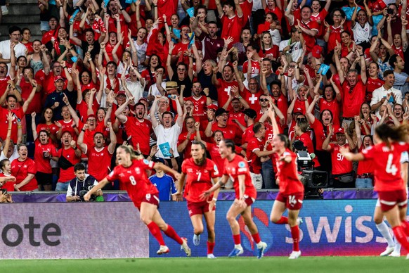 250702 Fan of Switzerland celebrate 1-0 by Nadine Riesen of Switzerland during the UEFA Women s Euro 2025 group stage football match between Switzerland and Norway on July 2, 2025 in Basel. Photo: Mat ...
