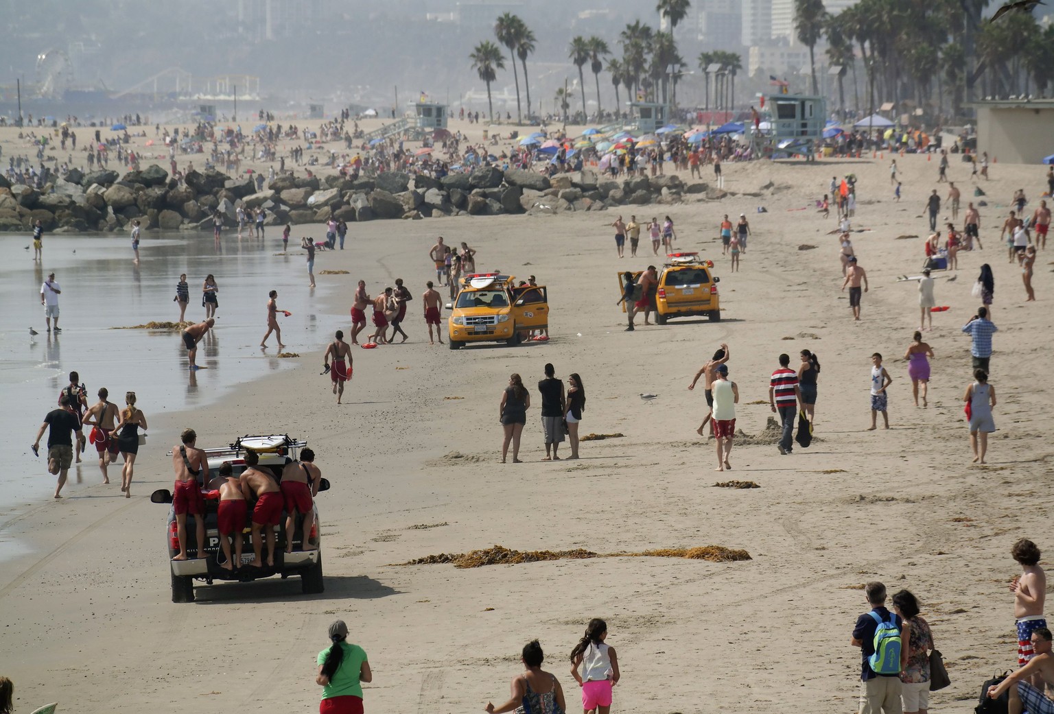 Hektik am Venice Beach nach einem Blitzeinschlag.