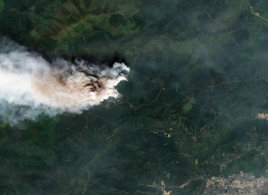 This Tuesday, July 9, 2019, Copernicus Sentinel-2 natural color satellite image provided by Maxar Technologies shows the Shovel Creek Fire, northwest of Fairbanks, Alaska. (Satellite image ©2019 Maxar ...