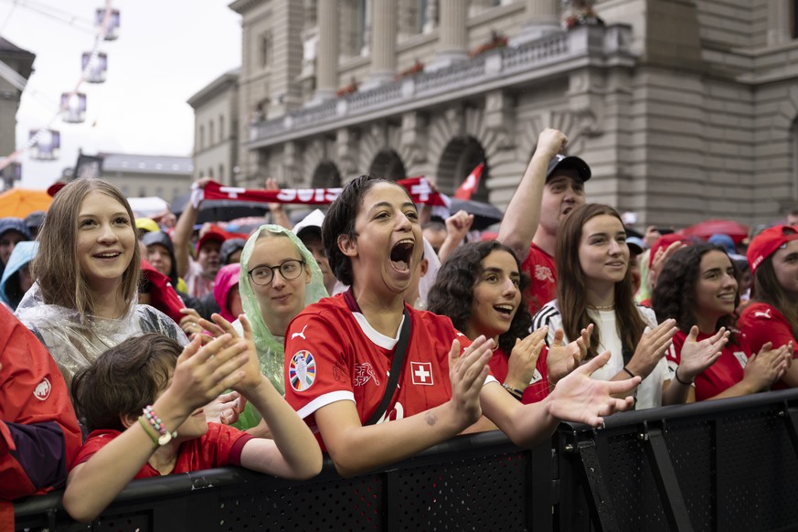 Fans congratulate the Swiss women&#039;s team during a thank you and farewell event at the Fan Zone and public viewing on Federal Square (Bundesplatz) front of the Federal palace, the parliament build ...