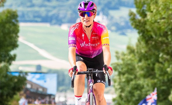 IMAGO / frontalvision.com

REUSSER Marlen: Tour de France Femmes 2022 3. Stage REUSSER Marlen ( SUI ) TEAM SD WORX ( SDW ) - NED Querformat - quer - horizontal - Landscape - Event/Veranstaltung: Tour  ...