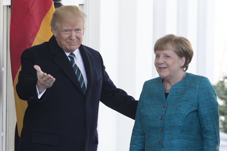 epa05854457 US President Donald J. Trump (L) welcomes German Chancellor Angela Merkel (R) outside the entrance to the West Wing of the White House in Washington, DC, USA, 17 March 2017. Merkel and Tru ...