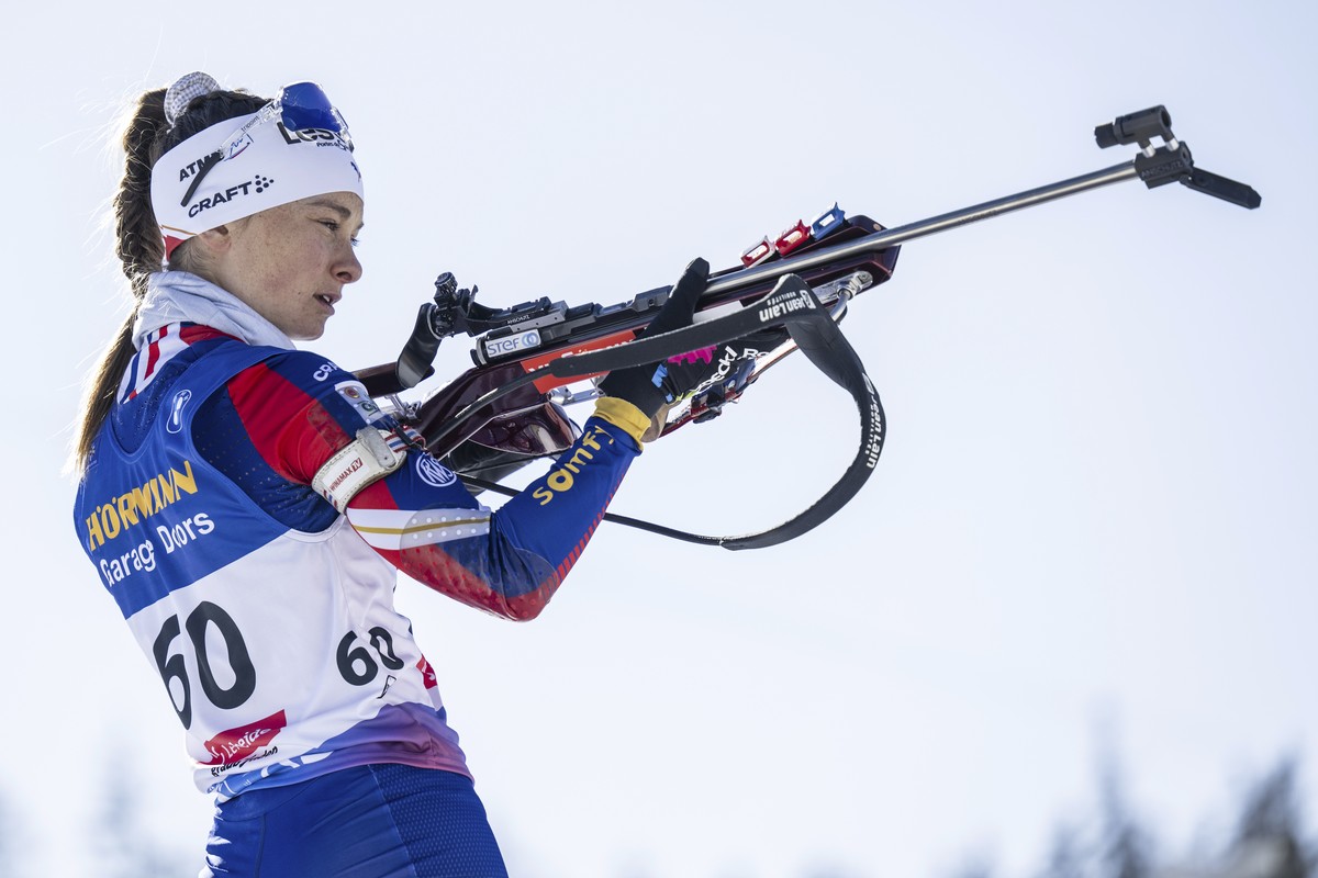 Jeanne Richard of France shoots during the women's 15k individual race at the IBU Biathlon World Championships, Tuesday, Feb. 18, 2025, in Lenzerheide, Switzerland. (Gian Ehrenzeller/Keystone via ...