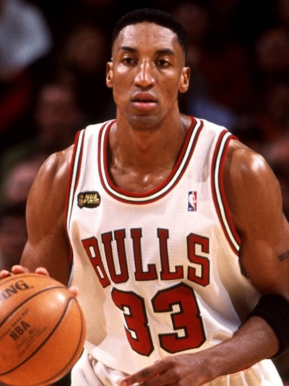 Scottie Pippen Chicago Bulls am Ball - PUBLICATIONxINxGERxSUIxAUTxHUNxONLY Icon6000204