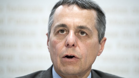 Bundesrat Ignazio Cassis spricht an einer Medienkonferenz ueber das Institutionelle Abkommen Schweiz-Europaeische Union und zur Begrenzungsinitiative, am Freitag, 7. Juni 2019, in Bern.(KEYSTONE/Peter ...