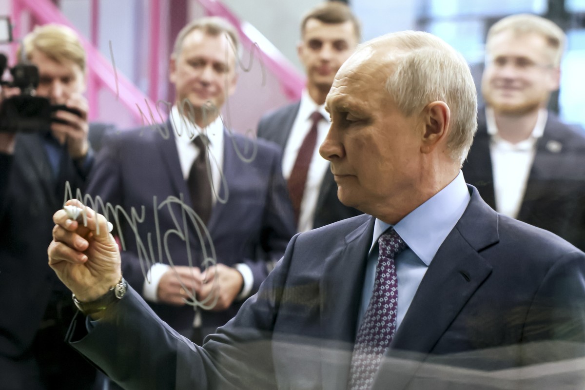 Russian President Vladimir Putin leaves an autograph after attending a meeting with the winners of the High Technology Championship in Veliky Novgorod, Russia, Thursday, Sept. 21, 2023. Novgorod Regio ...