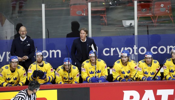 epa09219277 Sweden&#039;s head coach Johan Garpenlov (C) reacts during the IIHF Ice Hockey World Championship 2021 group A match between Denmark and Sweden at the Olympic Sports Centre in Riga, Latvia ...
