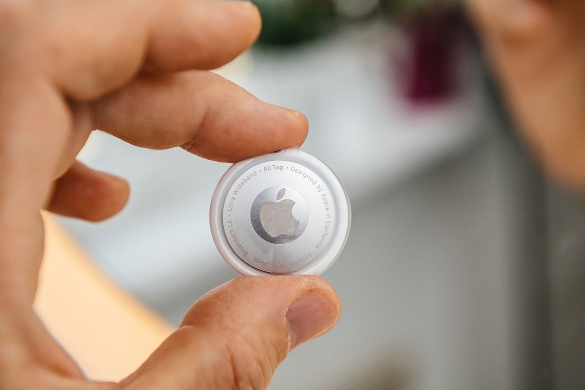 Airtags : voici à quoi ressemblent les mini dispositifs de suivi d'Apple.