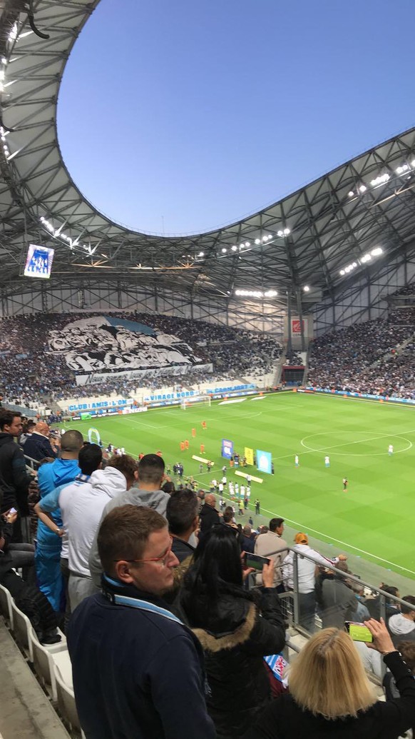 Die besten Fussball-Stadien, in denen wir je waren – wie sieht es bei dir aus?\nStade Vélodrome in Marseille;
Absoluter Hexenkessel, bombastische Atmosphäre und sehr faire Bierpreise