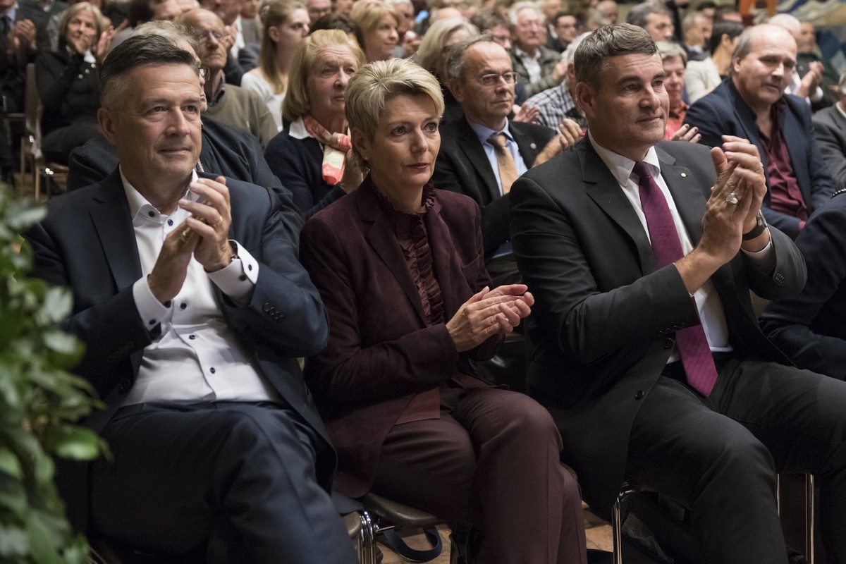 Hans Wicki, conseiller aux Etats, gauche, Karin Keller-Sutter, conseillere aux Etats, centre, et Christian Amsler, conseiller d'Etat, droite, tous trois candidats a l'election complementaire ...